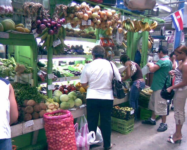 דוכן ירקות ופירות בשוק סן חוזה - קרדיט: ויקיפדיה